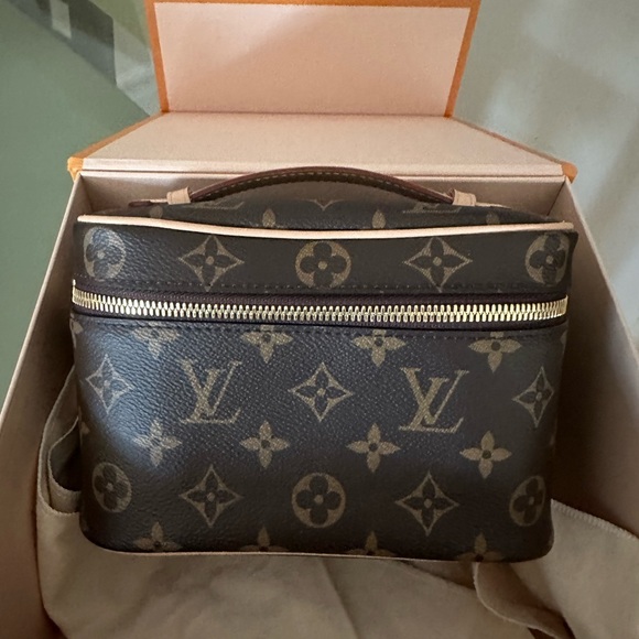 Louis Vuitton nice mini toiletry bag - Picture 1 of 13